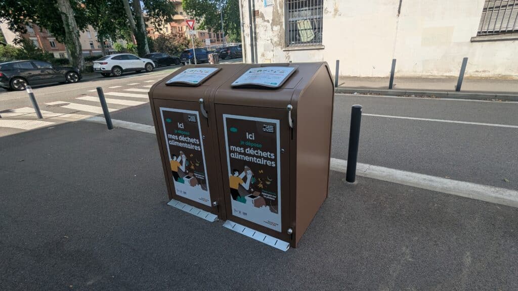 Toulouse Métropole déploie des bornes pour le tri des déchets alimentaires / biodéchets