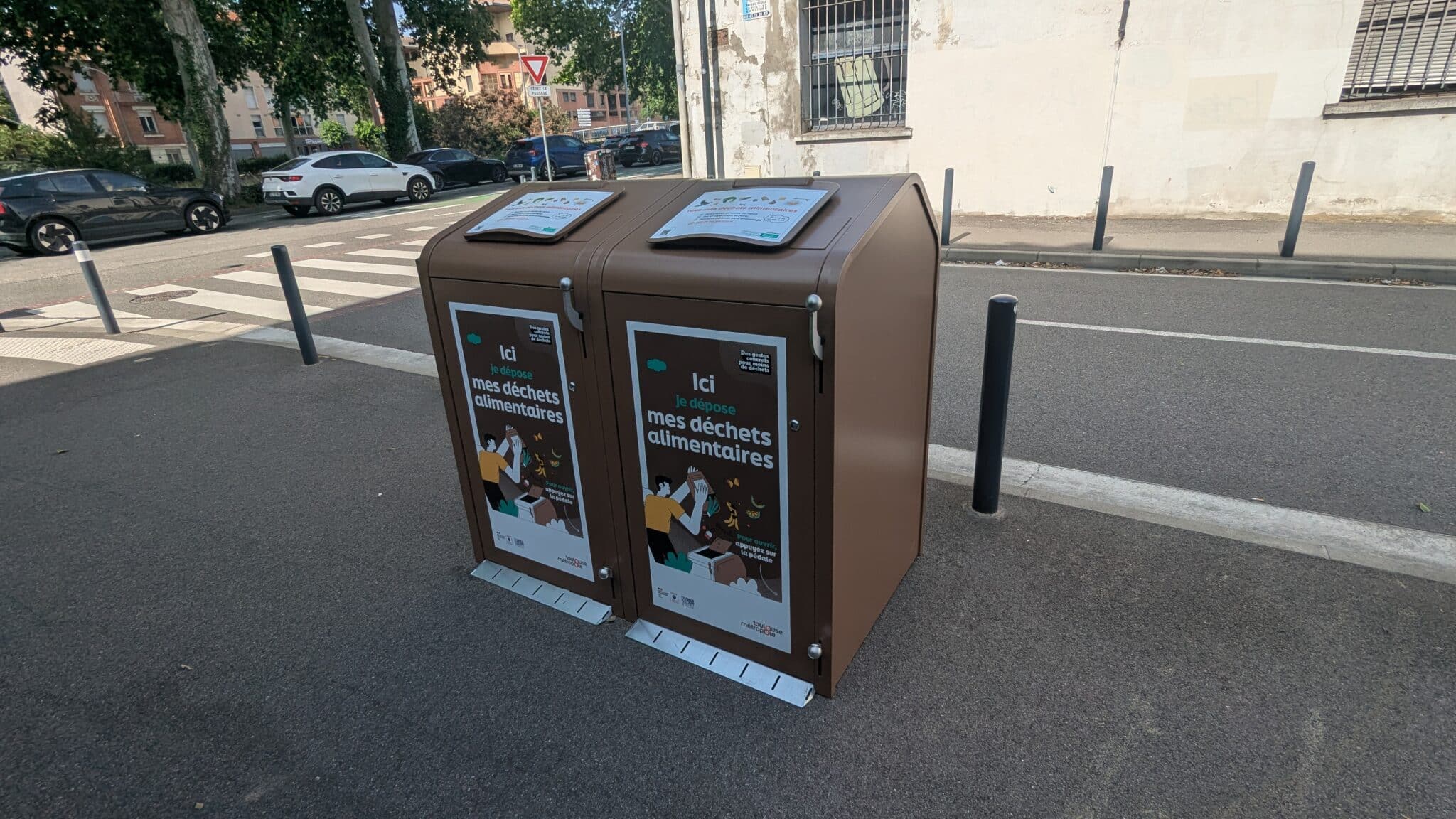 Toulouse Métropole déploie des bornes pour le tri des déchets alimentaires / biodéchets