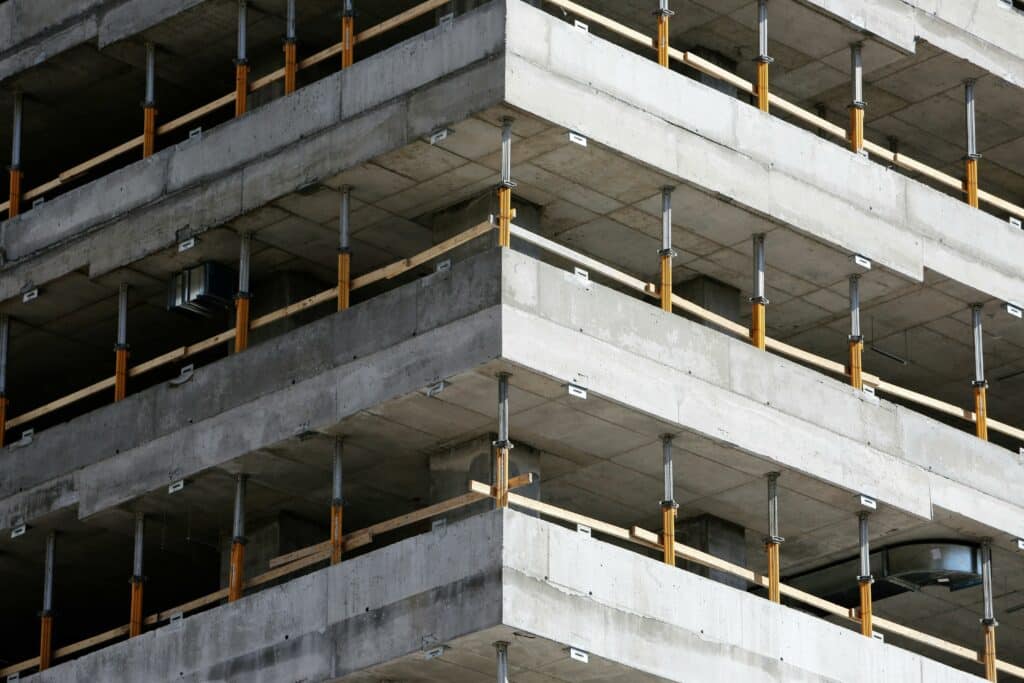 Le marc de café a de nombreuses propriétés, il renforce aussi le béton armé